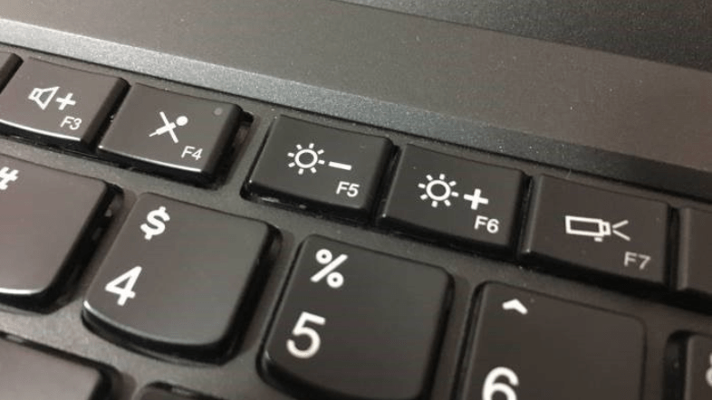 Cách chỉnh độ sáng màn hình PC - Sử dụng phím tắt trên bàn phím